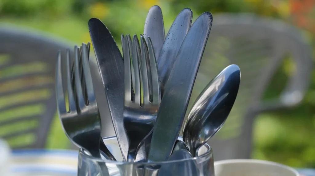 How to pack silverware for moving